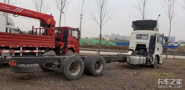 这种配置的欧曼GTL 6X2载货车很少见!