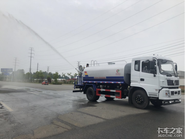 晴天里的“降水神器” 图解程力雾炮车