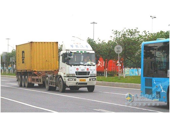 ��ռ�г�&nbsp;���������Ĵ��е㲻һ����