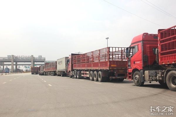 ���죺7��1����ETC�û���ͨ�з�95�ۣ�