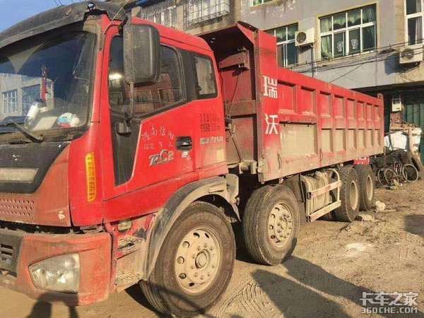 工程車掛綠牌合不合法，咱也不敢問(wèn)啊？