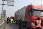 我国都是扁平卡车 而美国却是长鼻子？
