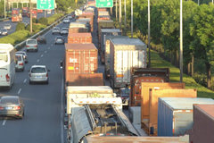 �ؿ��г�ӭ��ת�ۣ��������򳵺�ʱ����