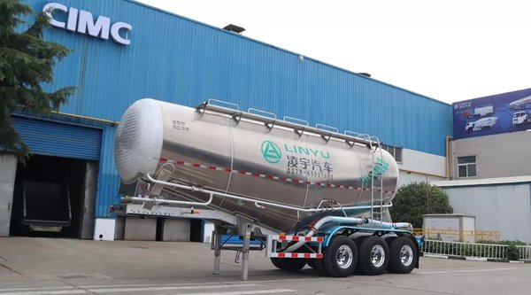 全新升级 凌宇推出升级版铝合金粉罐车