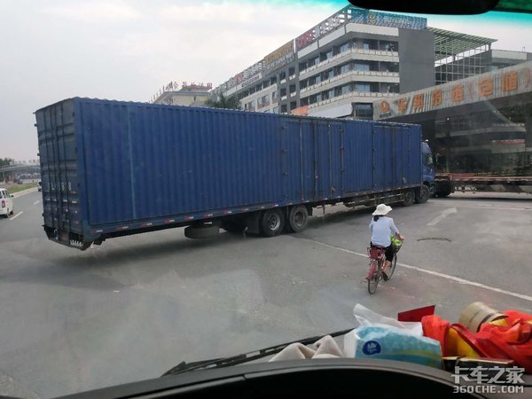 广州现超长载货车 前四后八总长约16米