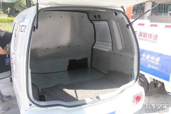 替代电动三轮 福田为快递小哥量身打造新能源微型车“递哥”