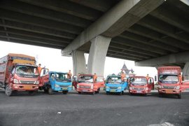 一不小心闯入了卡车司机的朋友圈 了解这个行业的酸甜苦辣