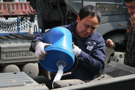 以为加了便宜尿素就是赚？ 没想的那么简单，劣质产品纯度差得远