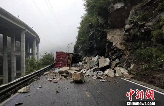 �Ĵ�һ����׷β&nbsp;ײɽ����������������