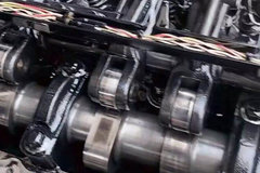 ��˾�������г������׳��ֵļ���С����