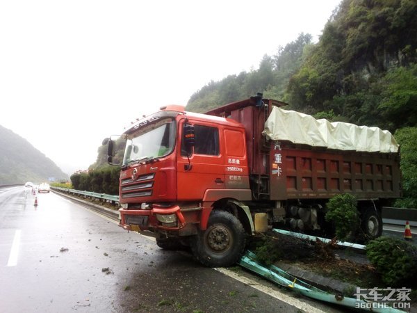 雨天货车发生水滑,如何处理能避免失控