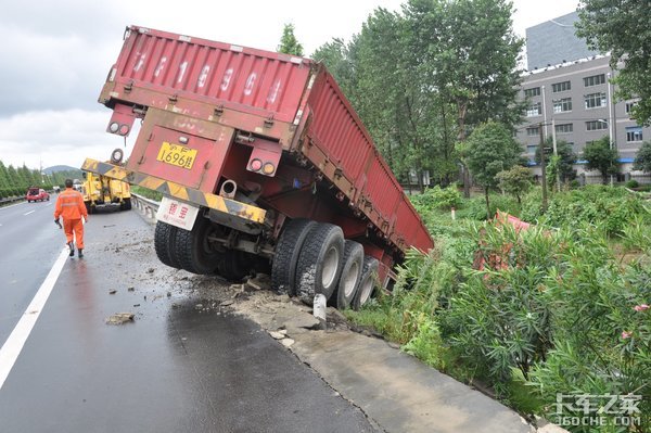 雨天货车发生水滑,如何处理能避免失控