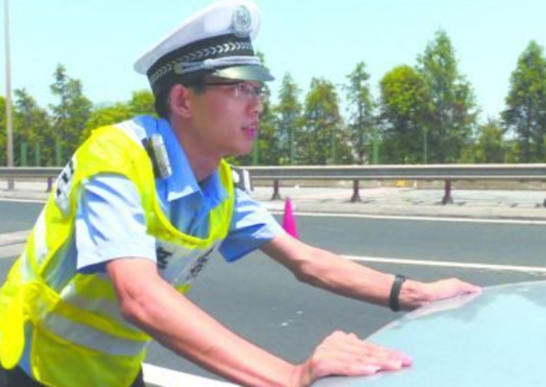 �ڸ��ٷ�����˯����500������һ��ί��