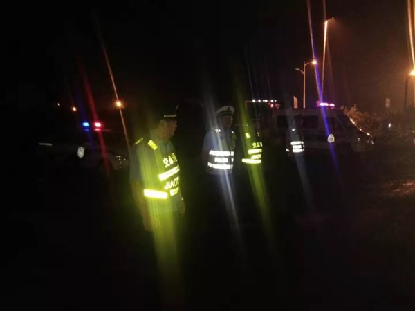 岚山严查超载货车 16辆货运车辆被扣!