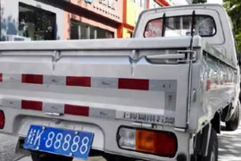 3万元小货车挂88888牌，民警：这牌要是真的，我就吃掉！结果…