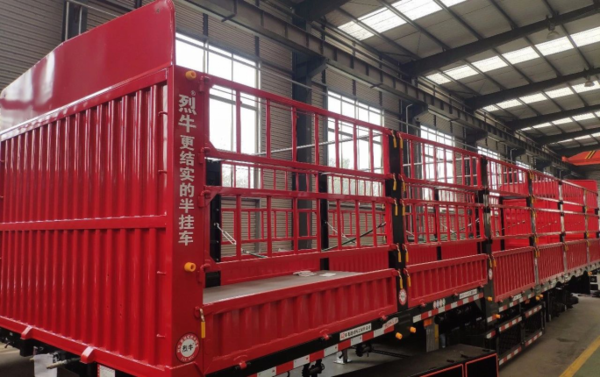 糟心!司机拉了一车小龙虾饲料,卸完货立马后悔了!