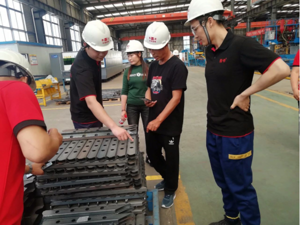 不知道大家有没有发现:跑青藏线的老司机 总能买到好挂车