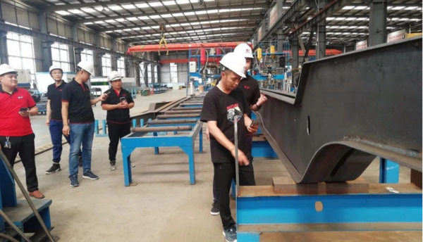 不知道大家有没有发现:跑青藏线的老司机 总能买到好挂车