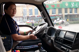 “我觉得开卡车挺好的”：快递女司机张海英的跟车体验
