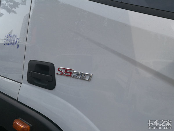 货箱9.78米,这恐怕是目前最大的中卡了