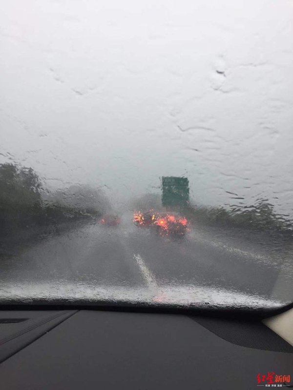 注意！受暴雨影响川南多条高速公路封闭