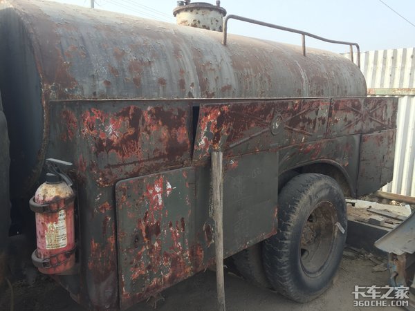 豪华卡车见多了，却始终忘不了这台最有情怀的“雷锋车”