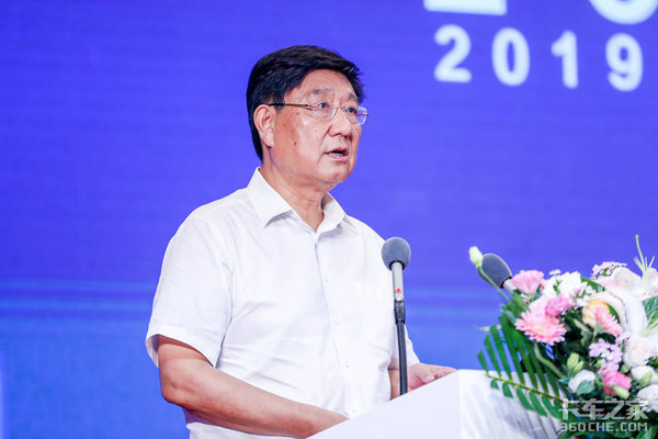 欧曼国六新车发布!福田戴姆勒打造超级卡车动力链