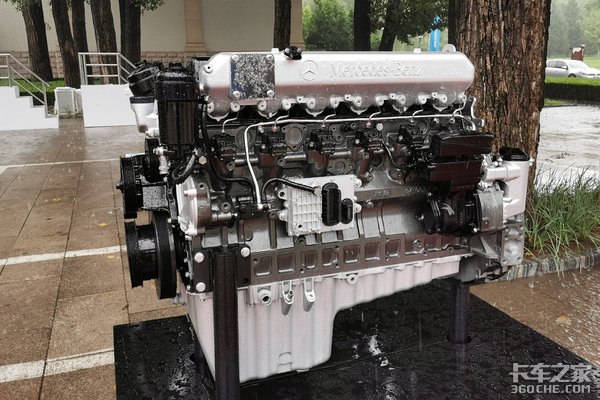 欧曼国六新车发布!福田戴姆勒打造超级卡车动力链