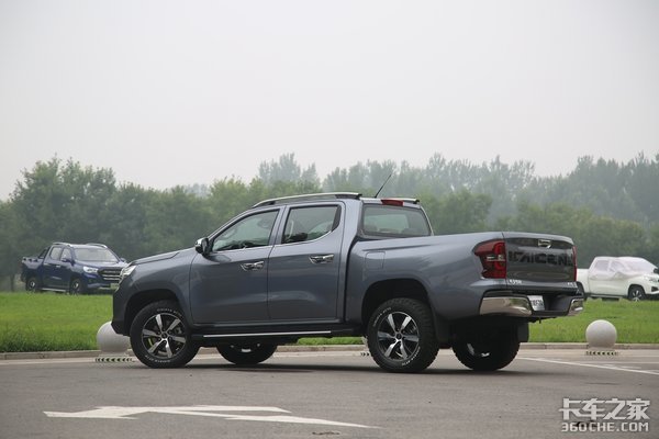 ��ŷ�����з�&nbsp;��������F70Ƥ����̬ͼ��