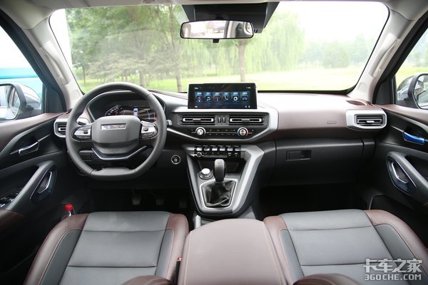 ��ŷ�����з�&nbsp;��������F70Ƥ����̬ͼ��