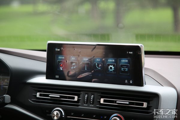 ��ŷ�����з�&nbsp;��������F70Ƥ����̬ͼ��