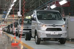 凯马赣州工厂真给力，首台新微卡配两款国六汽油机，还有新能源