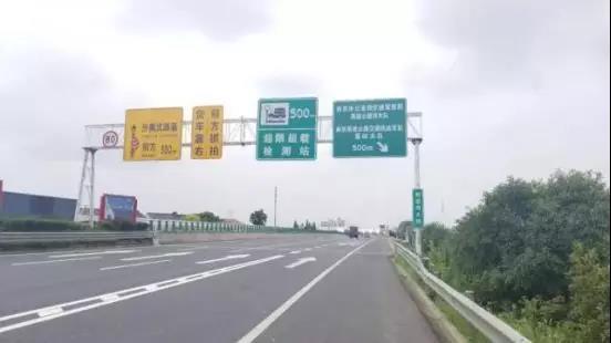 在省界收费站取消后 货车占道处罚严厉