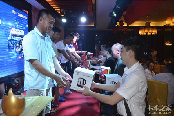 高原雄狮王者归来 一汽红塔解放公狮S1海南荣耀上市劲销13辆!