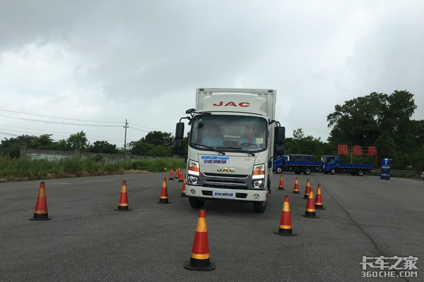 10.4寸智能大屏+车联网2.0系统 帅铃全能城配版来袭