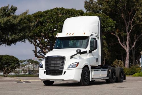 ��ķ�գ������˵綯Freightliner�뿨��