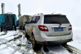 上5800米处救援 遭遇爆胎被困2天 雪域高原上的东康服务站