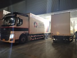 中置轴列车用起来咋样？我跟着柳汽乘龙H7中置轴跑了一趟 甩挂很方便