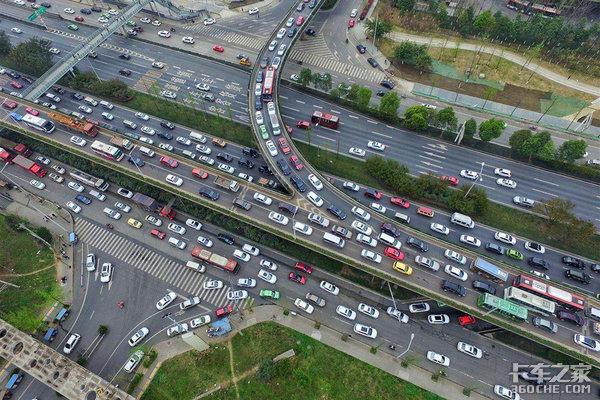 �Ĵ���8����Ѯ�ж������ٹ�·����ʩ��