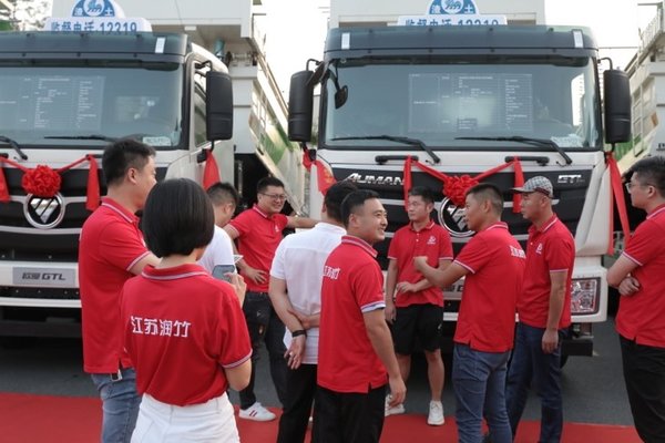 �û����ڴ��ĳ��ͣ�ŷ����������ж˫��