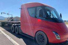 �Ͷ� 6X4 ��˹��Semi ���綯ǣ����·��