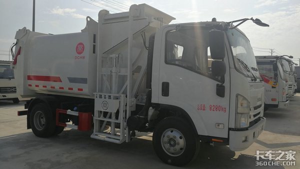 餐廚垃圾車看上去簡單，上裝卻這么復雜