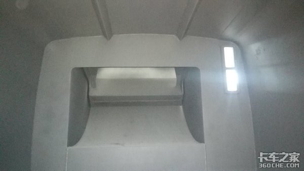 餐廚垃圾車看上去簡單，上裝卻這么復雜