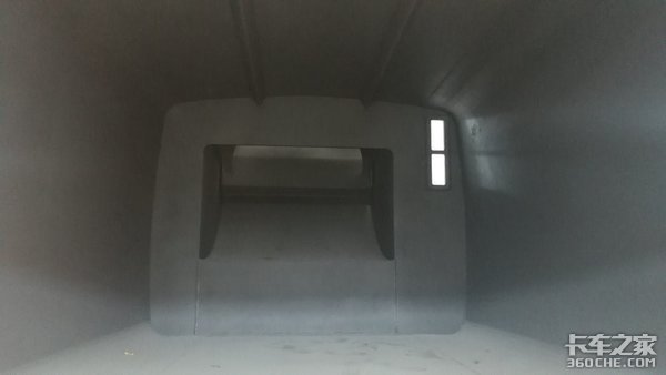 餐廚垃圾車看上去簡單，上裝卻這么復雜