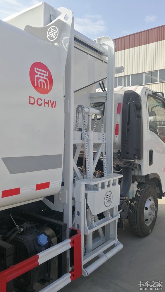 餐廚垃圾車看上去簡單，上裝卻這么復雜