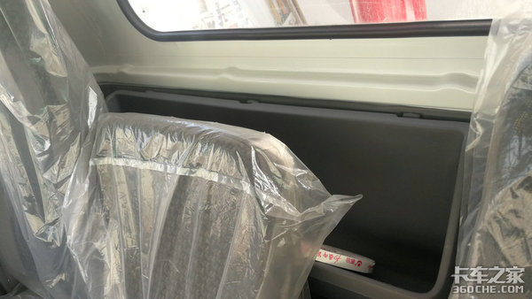實(shí)拍慶鈴五十鈴垃圾車底盤，改進(jìn)了不少