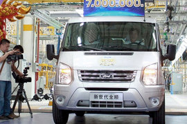 1965年诞生,全球卖了800多万辆,这台面包车让五菱神车也甘拜下风