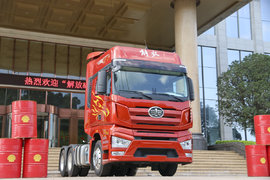 锡柴550马力+液缓 解放J7体验不一般！各种黑科技任你挑