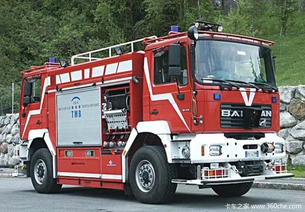 奔驰“双头”消防车即将进入中国,我打赌你没见过