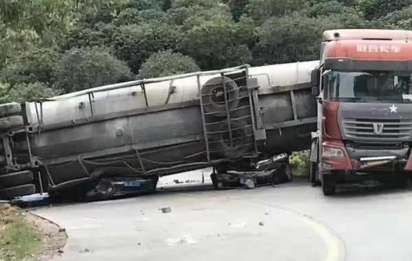 公安部：将要严查货车超载等7大违法！